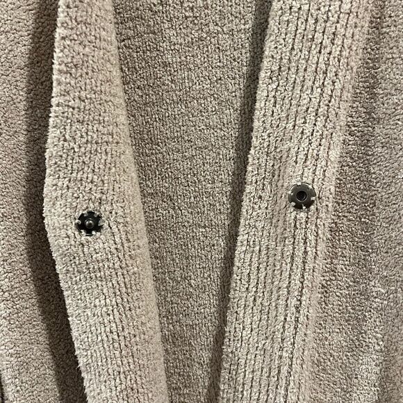 Cambridge Tan dry goods plush snap closure cardigan size Small - Picture 5 of 8